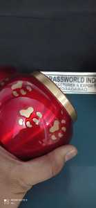 BRASSWORLD INDIA ODYSSEY URNA FUNERARIA PARA CENIZAS DE MASCOTAS ROJA BRILLANTE, Estilo Americano, Latón de Alta Calidad, Hecho en India, Artículos Funerarios - Product Image 5
