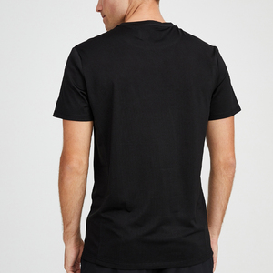 Camiseta OEM personalizada ecológica de manga corta suave en color negro con diseño y logotipo personalizados - Product Image 4