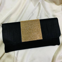 Pochette de soirée pliable en soie brute faite à la main avec perles, bandoulière et fermeture à rabat |   Pochette de mariée de luxe pour femme