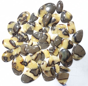 Venta al por mayor de 1 kg de piedras sueltas de septariano natural amarillo de grado AAA, cabujones de formas variadas, cristales pulidos para joyería. - Product Image 1