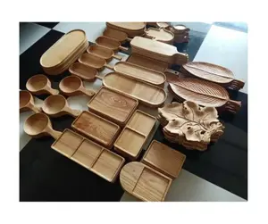 木制托盘和餐具