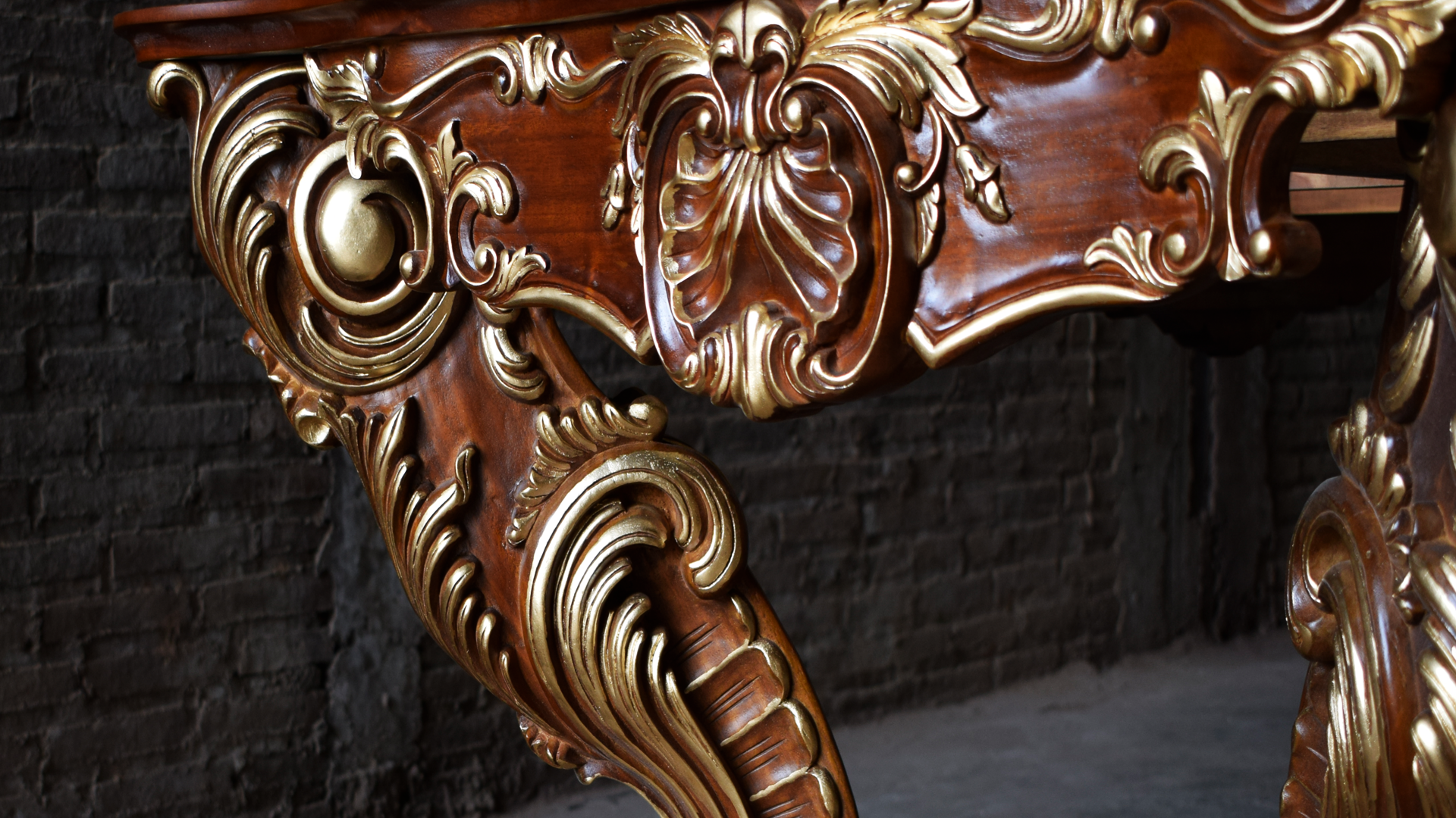 สีน้ำตาลและสีทอง