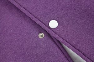 Veste universitaire en toile de style letterman vintage personnalisée OEM pour femmes, manche en cuir brodée sur mesure pour l'hiver devant - Product Image 4