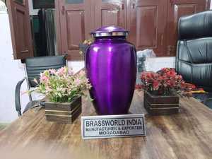 Brassworld India Urna de cremación para adultos de latón verde con mariposa Impreso Estilo americano Suministros funerarios - Product Image 2