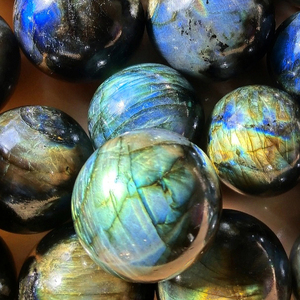 Sous-verres sphériques personnalisés en labradorite bleu galaxie, pierre précieuse |   Ensemble de pierres décoratives en labradorite demi-sphère en verre plume - Product Image 1