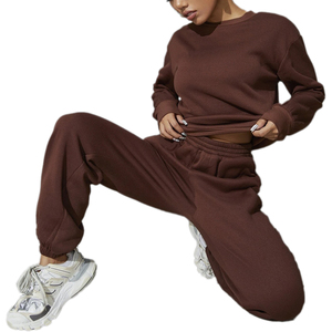 Conjunto deportivo de mujer con logotipo personalizado OEM Premium, pantalones de chándal de forro polar para correr, traje deportivo. - Product Image 4