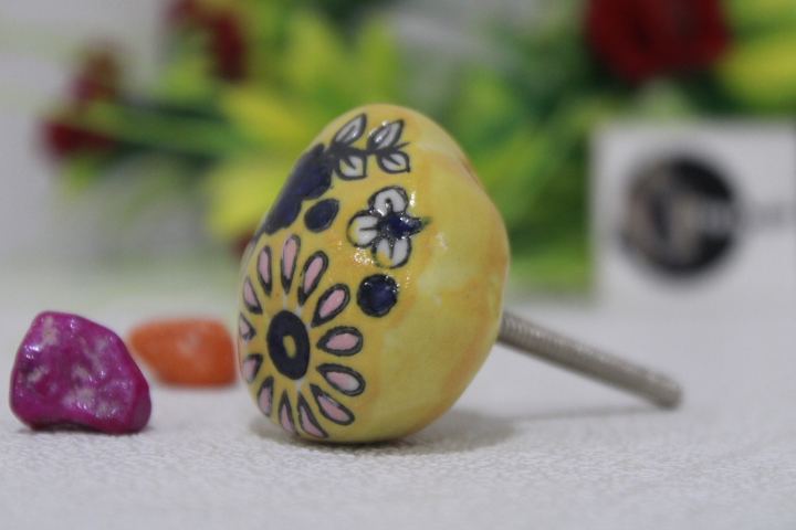 สีเหลือง