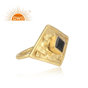 แหวนเงินชุบทองประดับพลอยแบล็คออนิกซ์ทรงสี่เหลี่ยมผืนผ้า ผู้ผลิตเครื่องประดับ คอลเลคชั่นคลาสสิก - Product Image 3