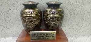 URNA DE CREMATION DOBLE NEGRO Y DORADO, COMPLETAMENTE GRAVADA, ESTILO AMERICANO, PARA ADULTOS, BRASSWORLD, HECHA EN INDIA, DE METAL - Product Image 3