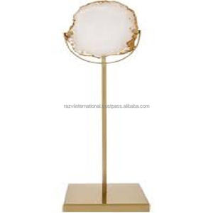 Sculpture en métal recouvert de poudre d'or avec base en marbre - Product Image 5