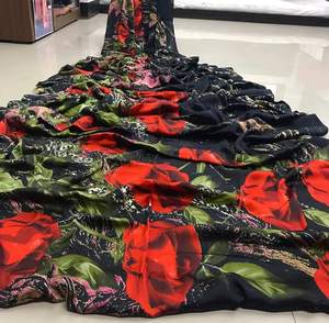 Moda y tendencia Casual Wear Seda Impreso Saree con pieza de blusa Indian Ladies Women Wear Precio bajo Surat al por mayor. Alfanumero - Product Image 6