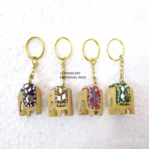 Porte-clés en bois d'Inde Porte-clés cadeaux sculptés en bois d'Inde - Product Image 1