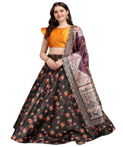 Lehenga Choli de mariée en Georgette, de créateur indien, brodé main et coloré, avec blouse, vêtement traditionnel sur mesure, vente en gros Alphanumero - Product Image 3