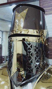 Casco Medieval de Caballero, Armadura Templaria con Cruz de Latón, Acero Inoxidable Negro Pulido, Impresión de Logotipo Personalizado - Product Image 3