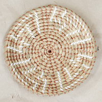 Assiette murale artisanale Viettime en jonc de mer tressé style bohème pour restaurants, hôtels, boutiques de cadeaux (vente en gros)