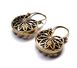 Pendientes de Color dorado, joyería de latón indio, diseño de flor, pendientes de aro de latón, novedad de 2021 - Product Image 1