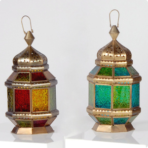 Venta al por mayor linterna marroquí hecha a mano latón Metal decorativo portavelas para el hogar para Navidad y Ramadán uso decorativo - Product Image 4