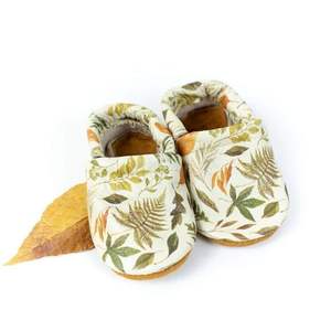 Chaussons pour bébé unisexes au design personnalisé prix d'usine vente en gros chaussons pour bébé en tissu 100% coton - Product Image 1