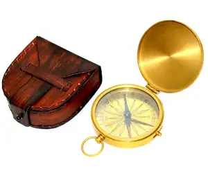 Nautisch Gegraveerd Messing Plat Kompas Met Lederen Hoes Beste Cadeau Voor Maritieme Piraten Maritiem Richtingskompas