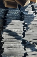 Charbon de bois activé en briquettes de bois dur sans fumée, longue durée, en forme de sciure, noir, durée de combustion de 5 à 6 heures, Vietnam