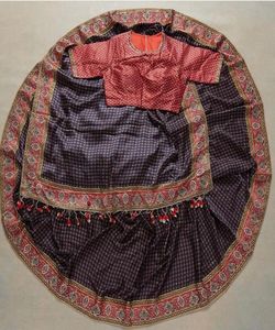 Vêtements de soirée brodés lourds Nouvelle collection Toutes les tailles et couleurs Tissu en filet brodé pour femmes indiennes Vêtement Saree prêt à l'emploi - Product Image 3