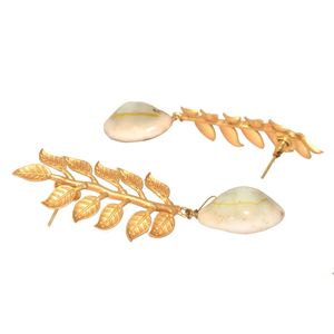 Nouveaux bijoux de créateur faits à la main, cerceau plaqué or finition mate, clou d'oreille en feuille de laiton pour filles et femmes - Product Image 3