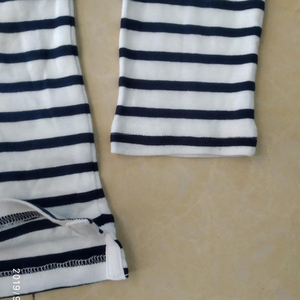 เสื้อยืดโอเวอร์รันแบรนด์ดังสำหรับผู้หญิง แขนยาว คอกลม ผ้าฝ้ายลำลอง ลายทางสีดำขาว สินค้าเกินจำนวน - Product Image 2