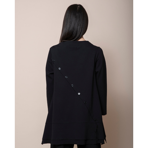 Maglione da donna SM di alta qualità, stile casual italiano, monocolore, con maniche asimmetriche e decorazione con 3 o 4 bottoni, per il giorno. - Product Image 4