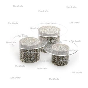 Juego de Tres Soportes para Pastel de Acrílico de Diferentes Tamaños con Base de Madera, Soporte para Servir Pastel de Nácar al por Mayor - Product Image 6