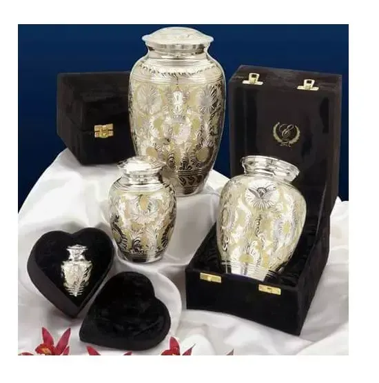 अंतिम संस्कार की आपूर्ति धातु 4 छोटे सफेद मिनी उपहार Urns के ताबूत सेट पीतल अमेरिकी शैली तितली डिजाइन