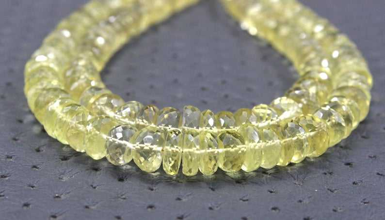 สีเหลือง