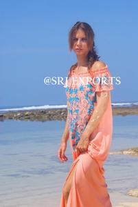Robe longue bohème en mousseline de soie avec broderie florale sur l'épaule, coupe ample et respirante, idéale pour la plage en été, style décontracté pour femme, inspiration Rajasthan - Product Image 5