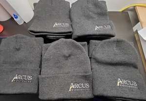 Bonnet brodé avec logo personnalisé Bonnet d'hiver tricoté en laine 100% avec patch Taille unique-Cadeau promotionnel pour nom d'entreprise - Product Image 5