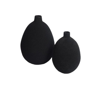 Vente chaude Noir Métal Contemporain Décoratif Bud Vase en Mat Noir Moderne Décoratif Métal Aluminium Vase Ensemble de 2 pièces - Product Image 1
