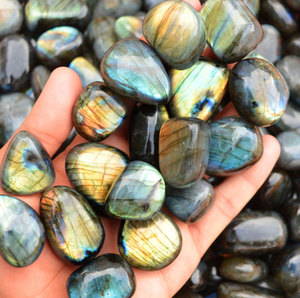 เครื่องสร้างผลึกลาบราดอไรต์สีม่วงขวดน้ำคริสตัลสีฟ้าตามธรรมชาติสร้อยคออัญมณีที่มีลักษณะเป็นก้อนสำหรับผู้ซื้ออัญมณี - Product Image 4