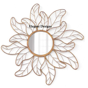 Miroir mural en métal de luxe de haute qualité fait à la main en Inde Forme personnalisée pour une décoration intérieure unique Utilisation décorative - Product Image 4