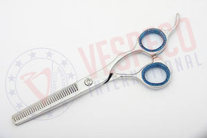 Tijeras profesionales para peluquería con hoja ajustable de acero inoxidable y punta afilada para uso en peluquería y belleza - Product Image 2