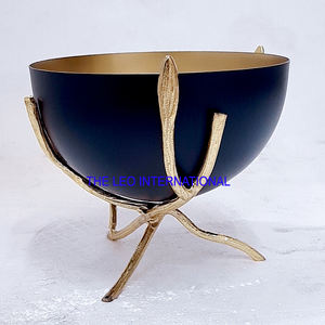 Bol en métal d'aluminium de forme ronde noir et or fini Ensemble de 3 bols décoratifs de luxe pour la maison - Product Image 4