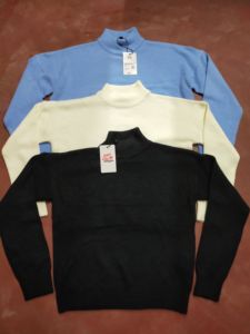 Pull-over d'hiver à col roulé décontracté pour femmes en mélange d'acrylique tricoté de couleur unie à séchage rapide - Product Image 3