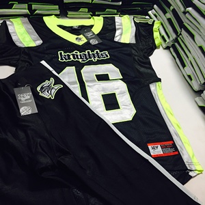 ชุดฟุตบอลอเมริกันไซส์ใหญ่พิเศษมีแผ่นปะลายทแยงแขนสั้นชุดลูกฟุตบอลแบบส่งความร้อนสำหรับทีมออกแบบได้ตามที่ต้องการ - Product Image 2