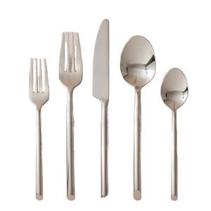 ชุดเครื่องใช้บนโต๊ะอาหารด้ามกลมทำจากอลูมิเนียมสแตนเลสสตีลดีไซน์ใหม่ขัดเงาด้วยเงิน - Product Image 2