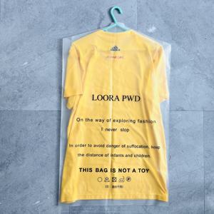 Bolsa de polietileno de dos tonos para limpieza en seco de ropa, bolsa de polvo personalizada con cinta de advertencia y autoadhesiva, LDPE 100% reciclada - Product Image 5