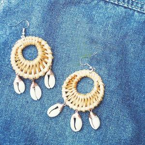 Boucles d'oreilles pendantes en rotin originales à la mode - Product Image 4