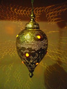 Hôtels de luxe Designer Décoration de table Lanternes à bougies en métal suspendues à la main Projecteurs Lanternes en métal pour chambre d'hôtel - Product Image 2