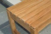 Silla de Banco Minimalista Catalina sin Respaldo, Fabricada en Indonesia con Madera de Teca Sólida, Color Personalizado para Uso en Exteriores y Hoteles