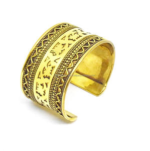 1925 Premier dimanche de (juin) Peuples africains Bracelet de manchette gravé Bijoux Bijoux de temple indien du sud Conception de manchette pour Noël - Product Image 5