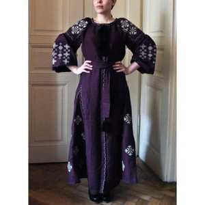 2021 nuevos vestidos bohemios elegantes Bordados de lino hasta el suelo de manga larga con borlas dulces diseños florales ucranianos naturales - Product Image 1