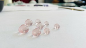 Cuarzo Rosa natural Cebolla Cristal Forma Piedra preciosa Cabujón Cuarzo Rosa Piedra preciosa Tamaños personalizados Venta al por mayor Piedra preciosa de cuarzo rosa. - Product Image 3