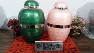 Urna de cremación de latón estándar negra de BRASSWORLD INDIA Funeral Supplies - Product Image 4