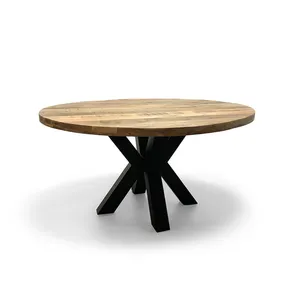 简单的实木餐桌，带实木餐厅套装，带金属工艺品餐厅家具，供家庭和酒店使用